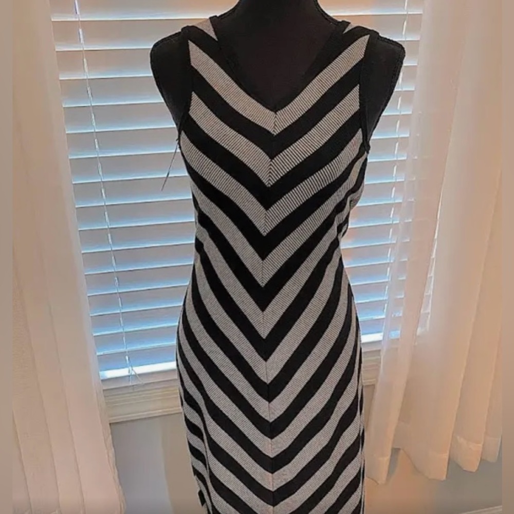 Massimo V neck dress